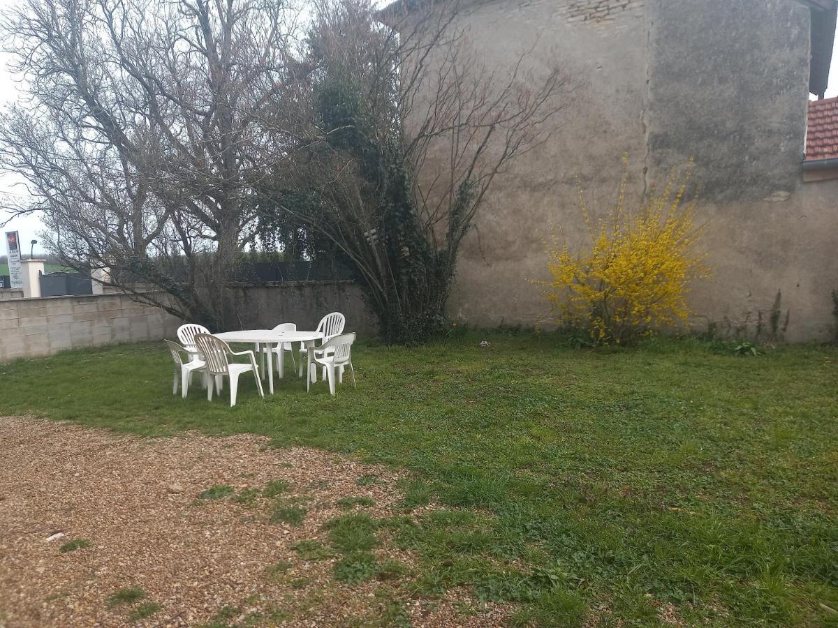 L'Univers, Vous Et Nous Pouilly-sur-Vingeanne Exterior photo